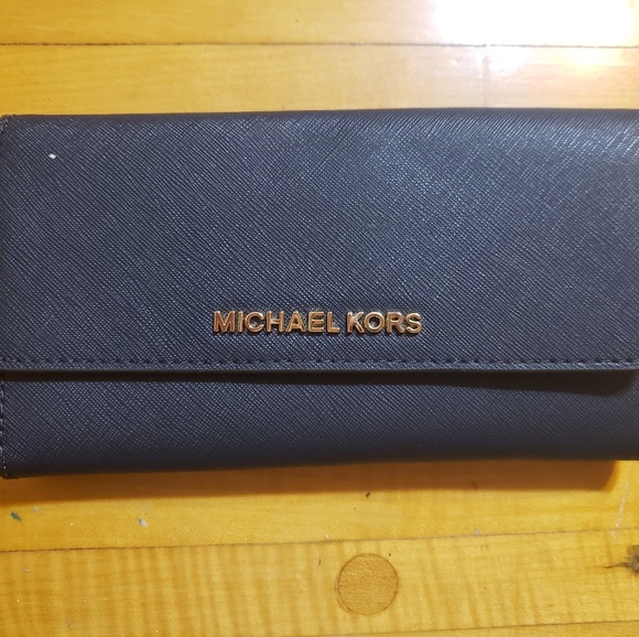 Michael Kors wallet - Picture 1 of 6
